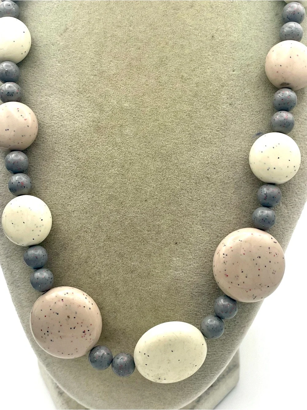 Vintage Avon “Sand Pebbles” Speckled Bead Necklace Cream, Taupe, and Gray. 22 in